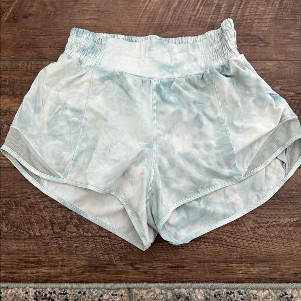 Lululemon Hotty Hot High Rise short 2.5